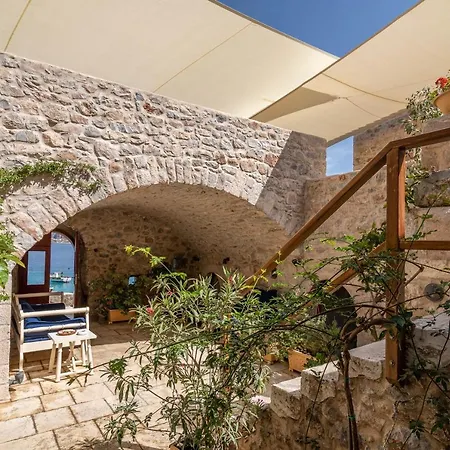 Pirgos Mavromichali 4* Liménion