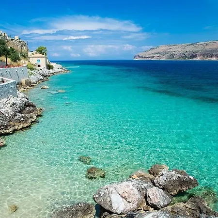 Pirgos Mavromichali Limeni