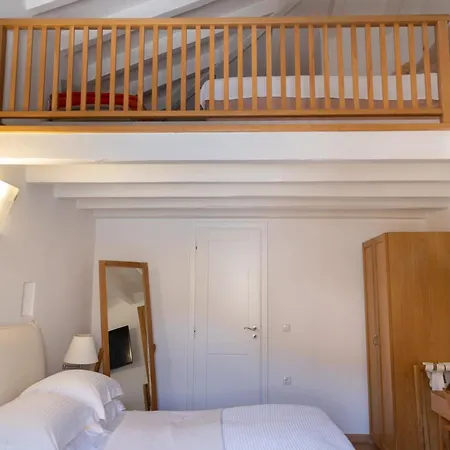 Pirgos Mavromichali Otel 4*