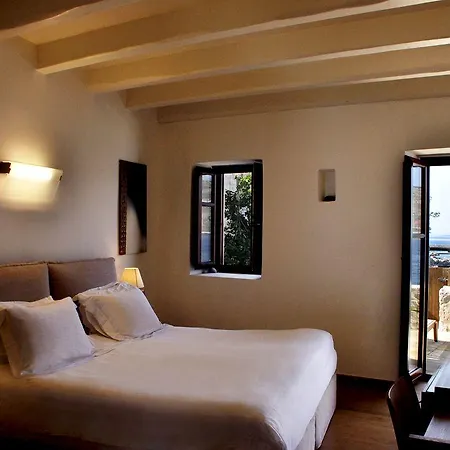 Pirgos Mavromichali Otel 4*