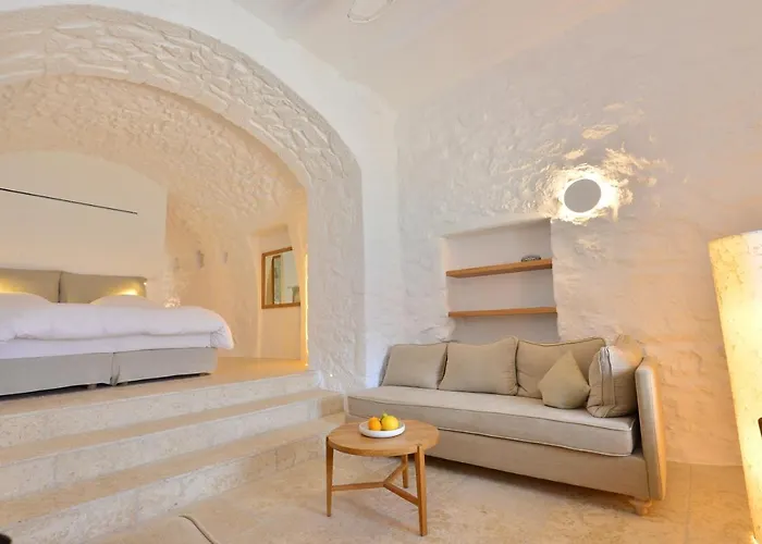 Pirgos Mavromichali Otel 4*