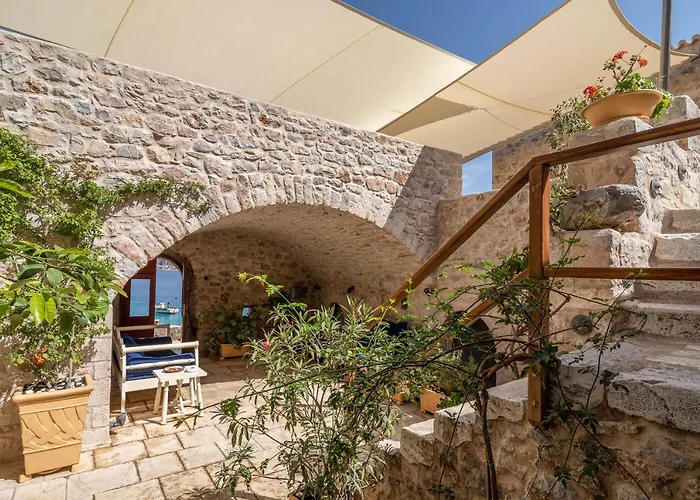 Pirgos Mavromichali 4* Liménion