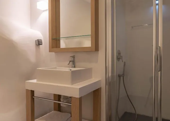Pirgos Mavromichali Otel