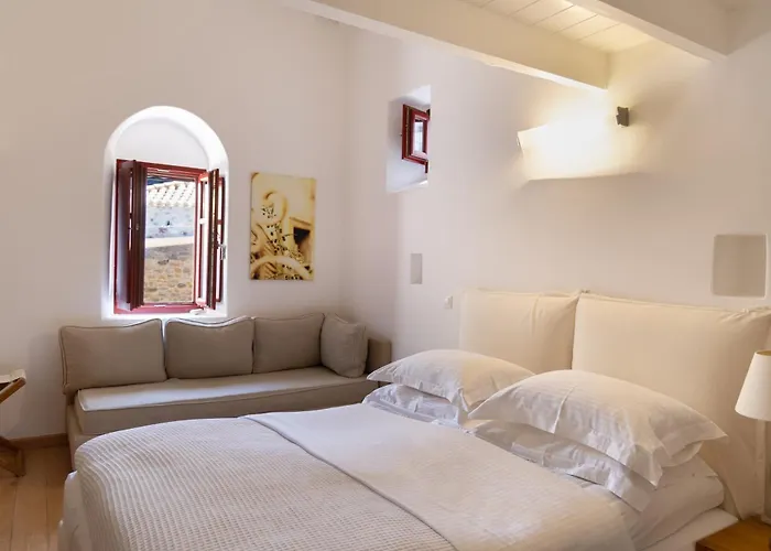 Pirgos Mavromichali Otel