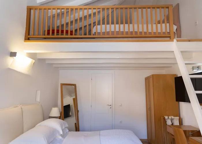 Pirgos Mavromichali Otel 4*