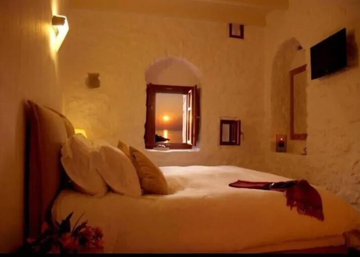 Pirgos Mavromichali Otel