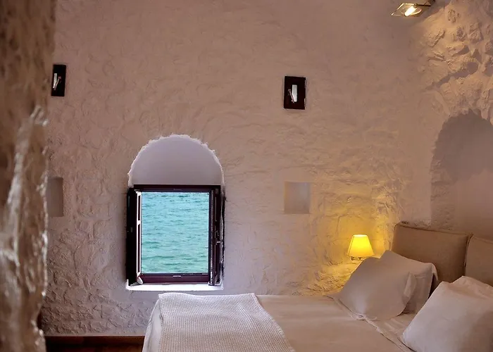 Pirgos Mavromichali Otel