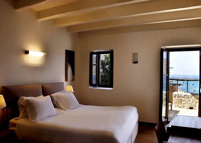 Pirgos Mavromichali Otel 4*